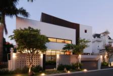 Three-storey house is beautiful as a five-star hotel between Saigon